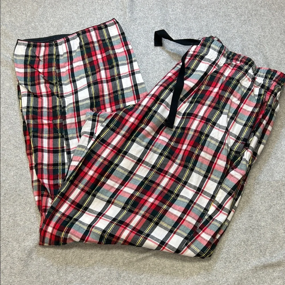 Victoria’s Secret Pajama Set with Plaid Pants - Picture 6 of 9